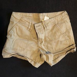 Kaki cargo shorts